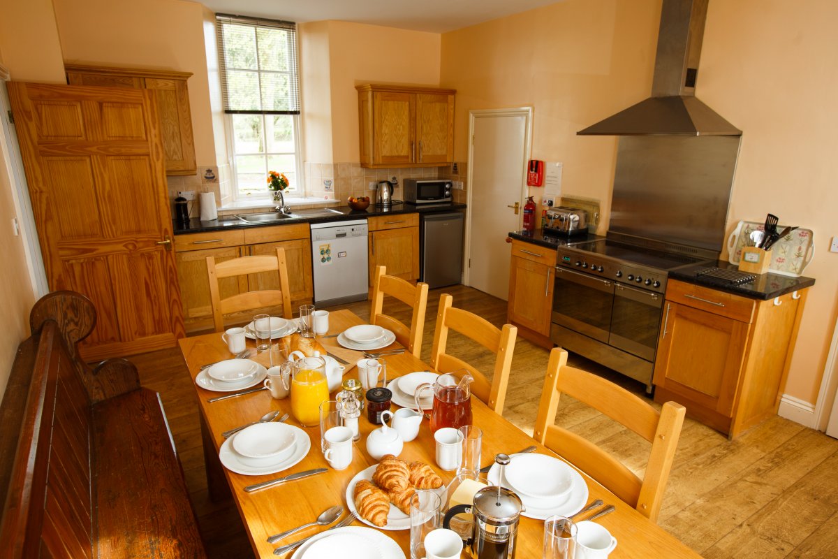 Portclew Cottages - The Coach House really well equipped kitchen includes dishwasher